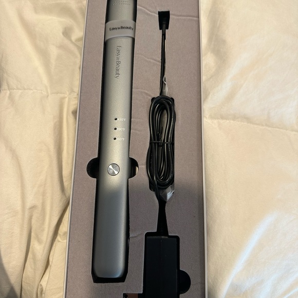 Brand new in box cordless straightener main image 5